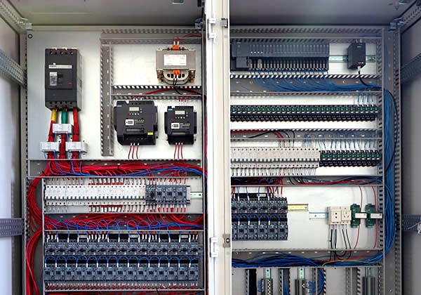 多效蒸發(fā)器自控柜實(shí)拍 多效蒸發(fā)器自控柜實(shí)拍