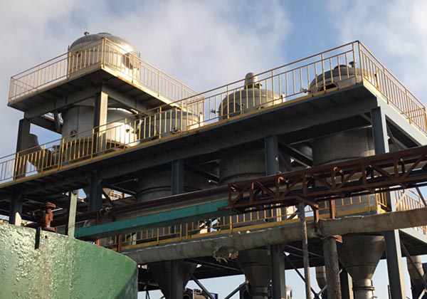 四效蒸發(fā)結(jié)晶系統(tǒng)項(xiàng)目安裝現(xiàn)場(chǎng) 四效蒸發(fā)結(jié)晶系統(tǒng)項(xiàng)目安裝現(xiàn)場(chǎng)