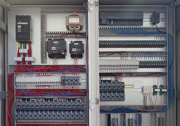 四效蒸發(fā)結(jié)晶設(shè)備的自控系統(tǒng)裝置 四效蒸發(fā)結(jié)晶設(shè)備的自控系統(tǒng)裝置