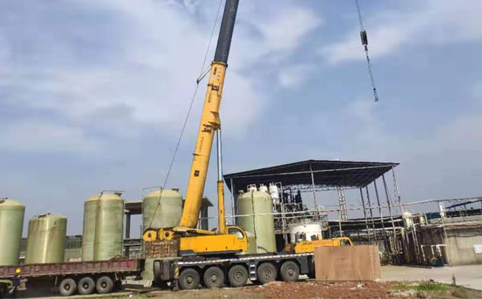 硫酸鈉三效蒸發(fā)器安裝現(xiàn)場(chǎng) 硫酸鈉三效蒸發(fā)器安裝現(xiàn)場(chǎng)